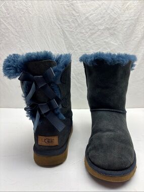 Ugg Bailey Bows Boots for women’s SZ 7, box 55